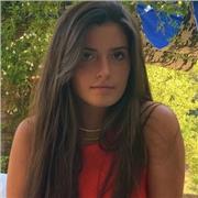 Soy Elia, tengo 19 años y estudio Relaciones Internacionales. Me gustaría dar clases de Ingles a niños. Tengo un nivel B2